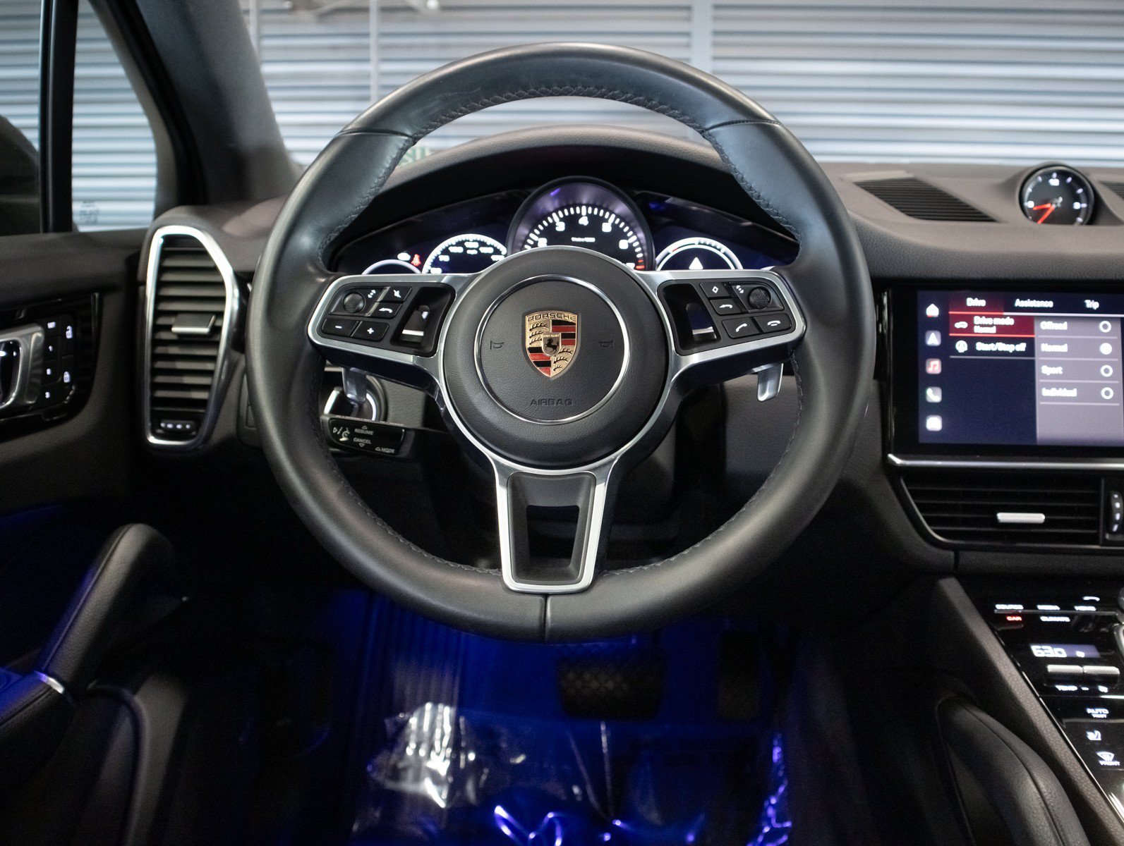 Used 2023 Porsche Cayenne AWD/4WD image 15