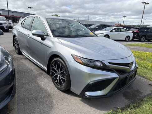 Used 2024 Toyota Camry SE w/ Cold Weather Package FWD image 2