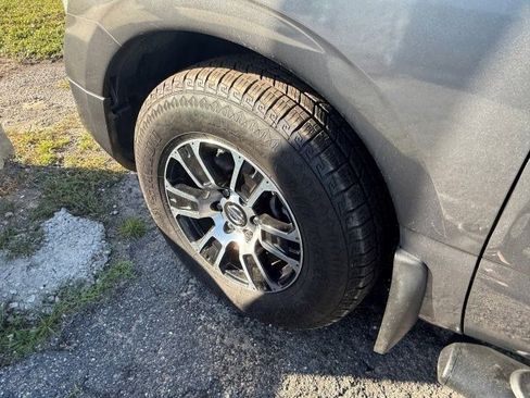 Used 2021 Nissan Titan SV image 10