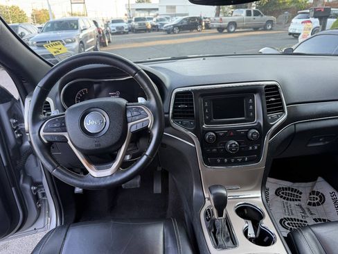 Used 2017 Jeep Grand Cherokee Limited AWD/4WD image 24