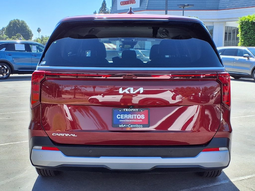 Certified 2025 Kia Carnival FWD image 6
