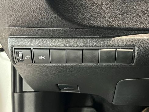 Used 2025 Toyota Corolla LE FWD image 32