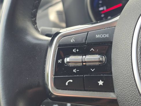 Used 2024 Kia Carnival LX FWD image 16
