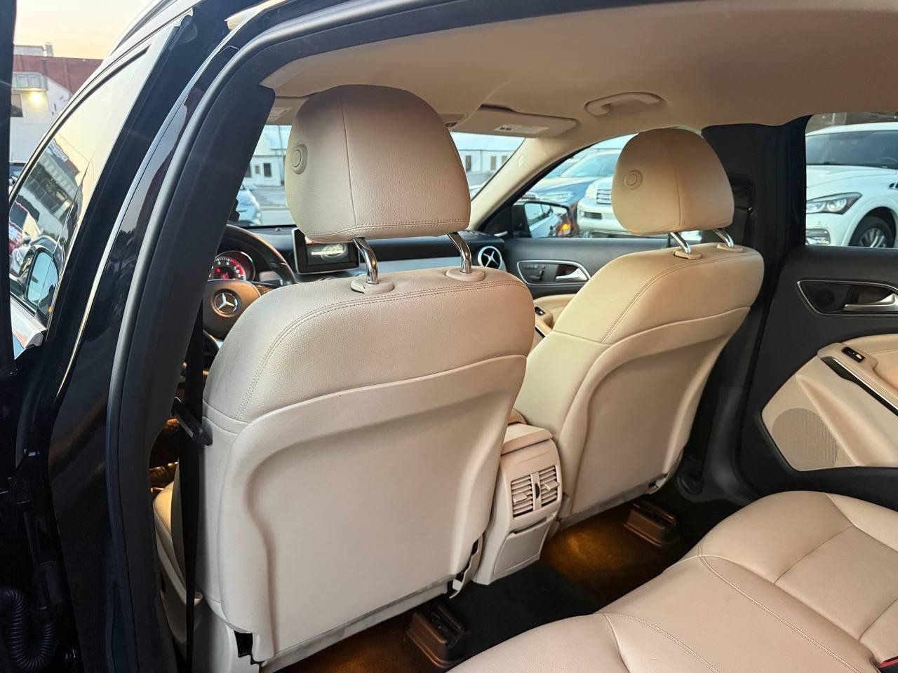 Used 2015 Mercedes-Benz GLA 250 4MATIC w/ Premium Package image 35