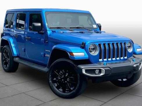 Used 2022 Jeep Wrangler Unlimited Sahara w/ Cold Weather Group AWD/4WD image 3