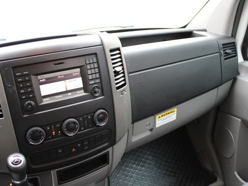 Used 2016 Mercedes-Benz Sprinter 2500 image 12
