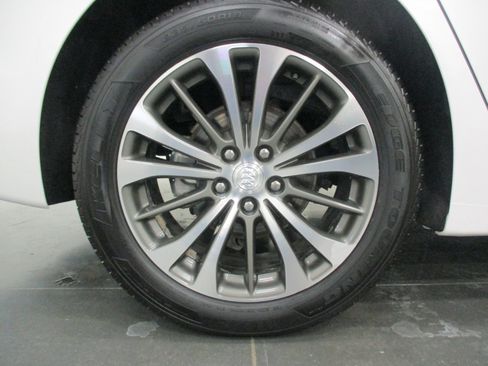 Used 2017 Buick LaCrosse Preferred image 25