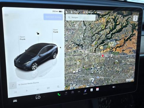 Used 2024 Tesla Model Y Long Range AWD/4WD image 19