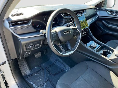 Used 2023 Jeep Grand Cherokee L Laredo image 10