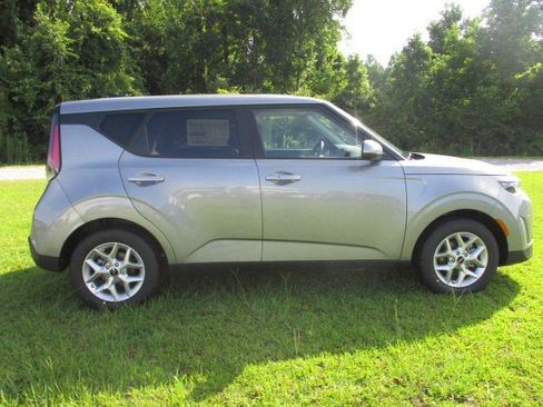 New 2025 Kia Soul LX w/ LX Technology Package image 2