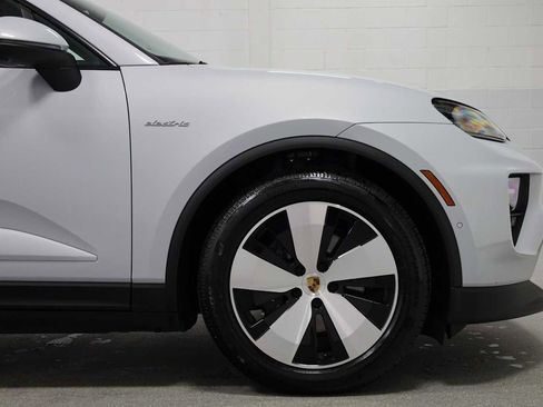 Certified 2025 Porsche Macan Electric RWD image 11