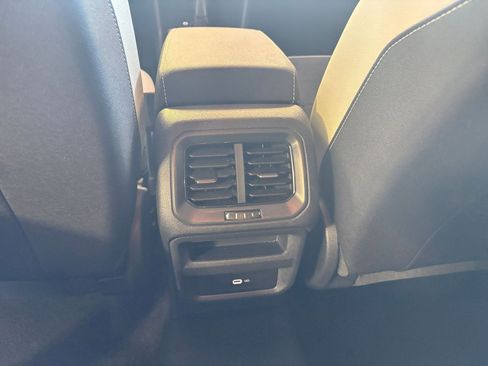 Used 2025 Volkswagen Taos SE image 30