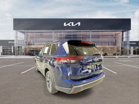 Used 2024 Nissan Rogue SV image 6