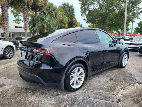 Used 2022 Tesla Model Y Long Range AWD/4WD image 7