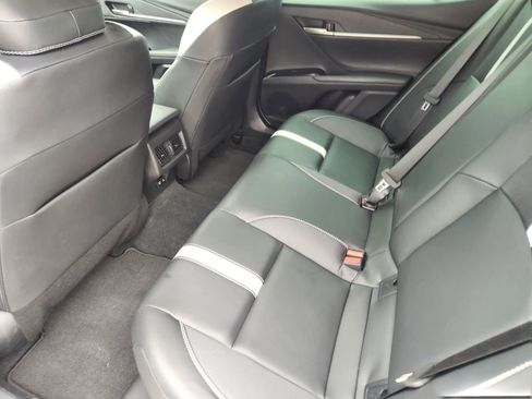Used 2025 Toyota Camry SE w/ Convenience Package FWD image 34