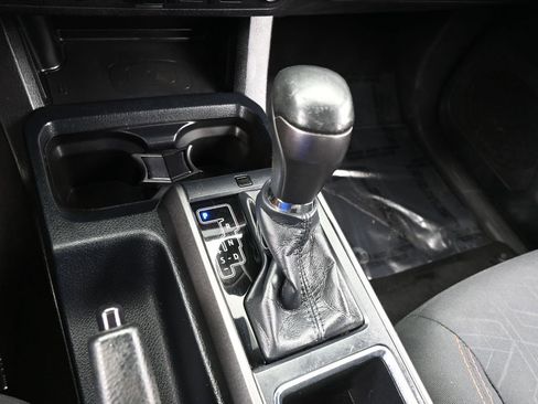 Used 2019 Toyota Tacoma TRD Off-Road image 25