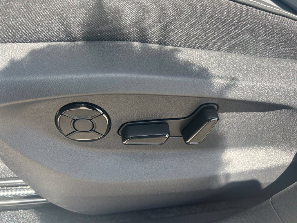 New 2026 Volkswagen Tiguan SE R-Line FWD image 57