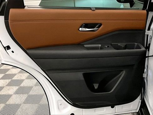 New 2025 Nissan Pathfinder Platinum image 31