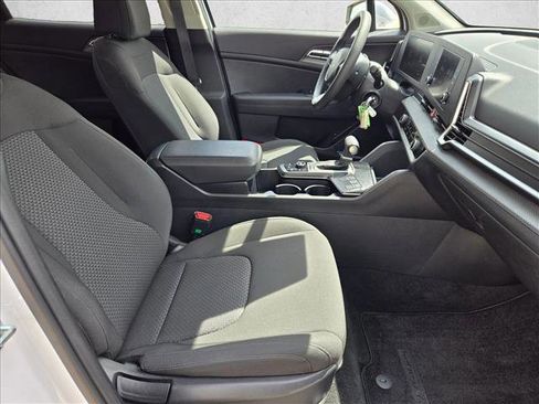 Used 2025 Kia Sportage LX image 19
