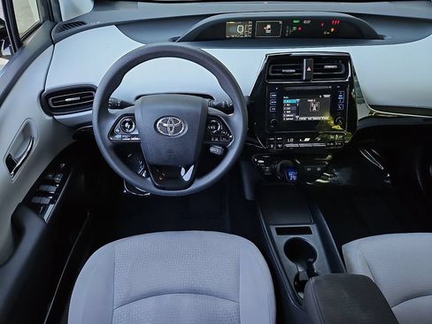 Used 2019 Toyota Prius LE AWD/4WD image 11