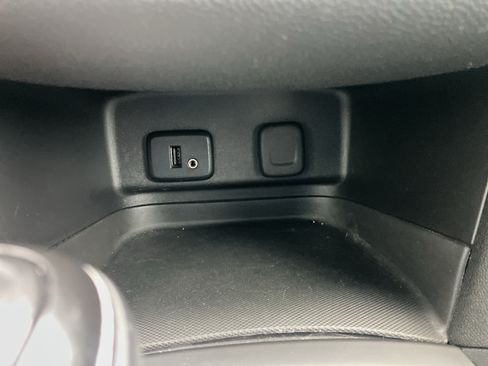 Used 2018 Chevrolet Equinox LT FWD image 29