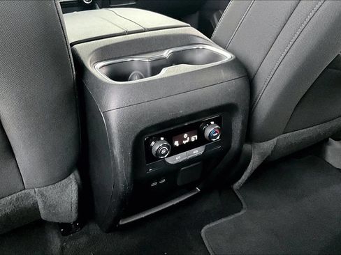 Used 2024 Chevrolet Traverse LT FWD image 28