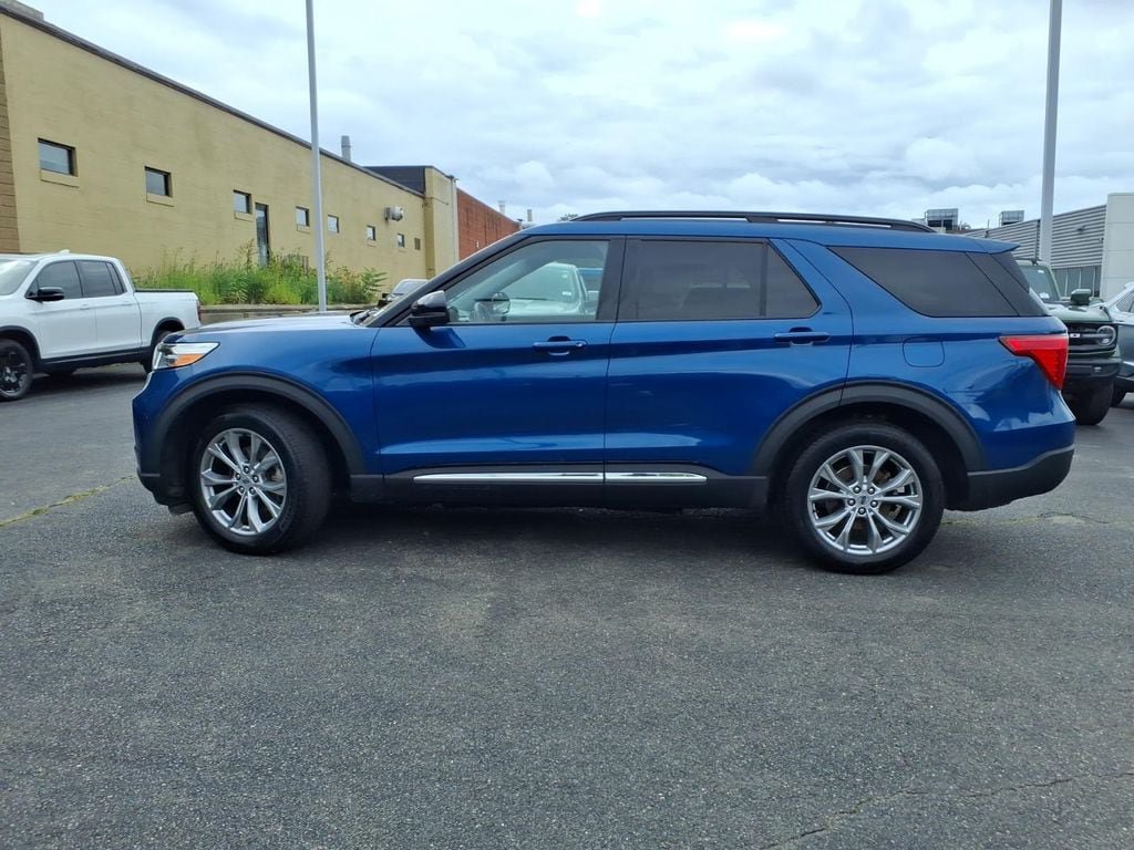 Used 2023 Ford Explorer XLT w/ Equipment Group 202A AWD/4WD image 9