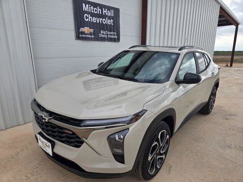 New 2026 Chevrolet Trax RS w/ Sunroof Package FWD image 6