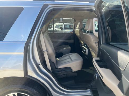 Used 2022 Ford Expedition XLT RWD image 13