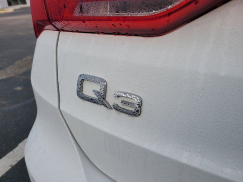 Used 2022 Audi Q3 2.0T Premium w/ Convenience Package image 9