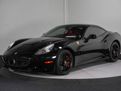 Used 2010 Ferrari California RWD image 4