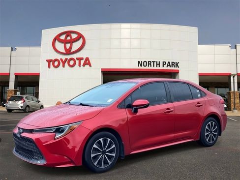 Used 2020 Toyota Corolla LE image 1
