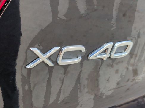 Used 2025 Volvo XC40 B5 Core image 13