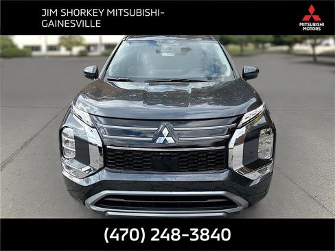 New 2025 Mitsubishi Outlander SE image 1
