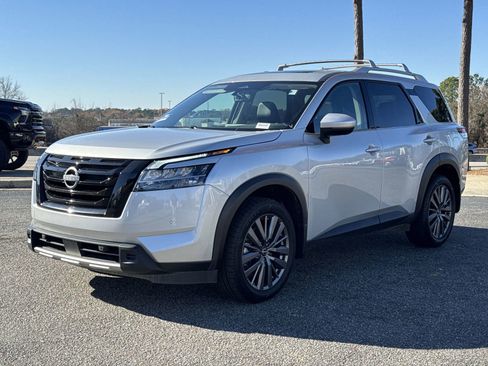 Used 2024 Nissan Pathfinder SL w/ SL Premium Package image 5