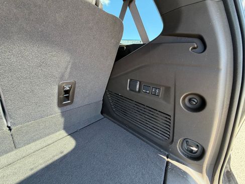 Used 2025 Chevrolet Tahoe Z71 w/ Z71 Off-Road Package AWD/4WD image 16