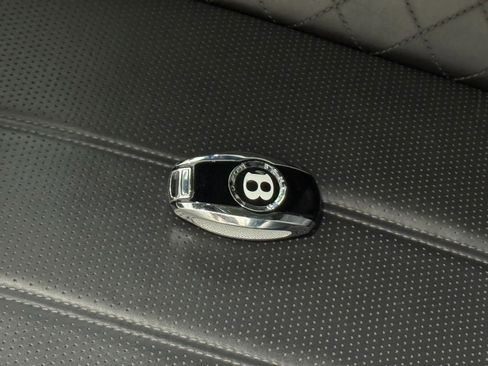 Used 2018 Bentley Bentayga Black Edition image 20