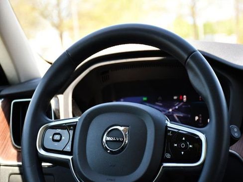 Used 2023 Volvo XC60 B5 Plus w/ Climate Package AWD/4WD image 17