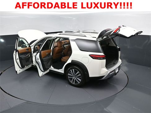 Used 2022 Nissan Pathfinder Platinum w/ Cargo Package image 2