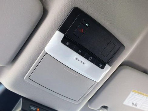 Certified 2023 Nissan Rogue SV FWD image 16