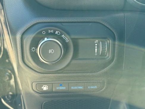 Used 2023 Jeep Wrangler Unlimited Sahara image 14