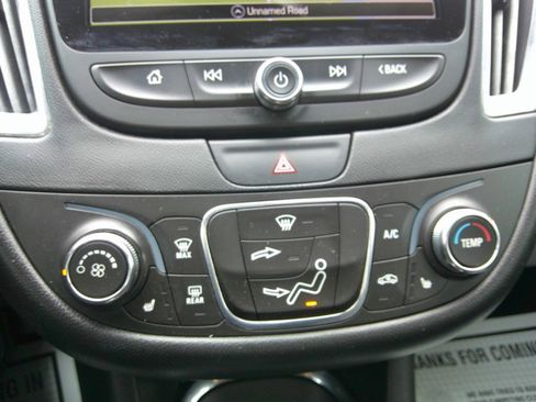 Used 2017 Chevrolet Malibu LT w/ Leather Package FWD image 83