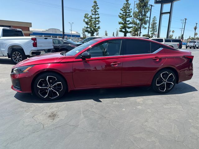 Used 2023 Nissan Altima 2.5 SR FWD image 4