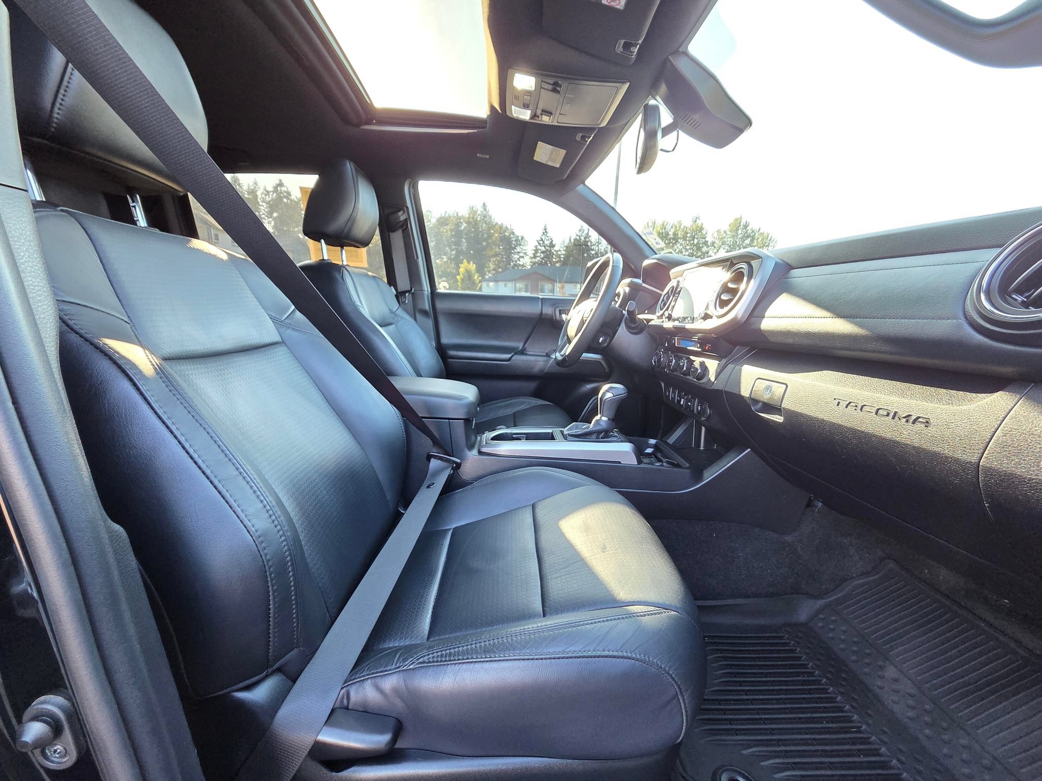 Used 2021 Toyota Tacoma Limited w/ Blackout Package (TMS) AWD/4WD image 29