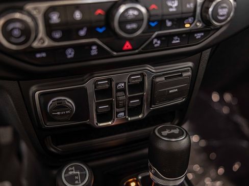 Used 2022 Jeep Wrangler Unlimited Sahara w/ Cold Weather Group image 28