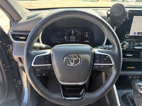Used 2025 Toyota Highlander XSE AWD/4WD image 23