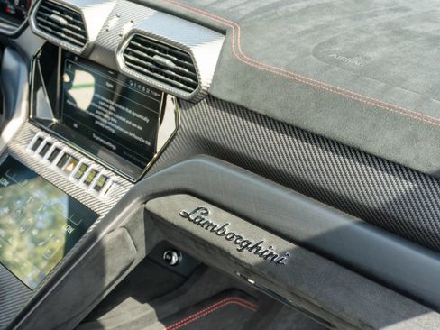 Used 2023 Lamborghini Urus Performante AWD/4WD image 78