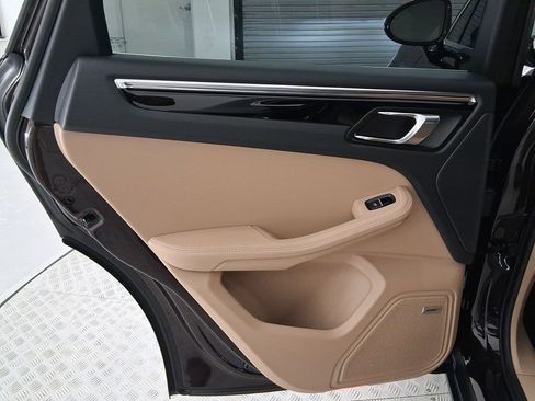 Used 2026 Porsche Macan image 33