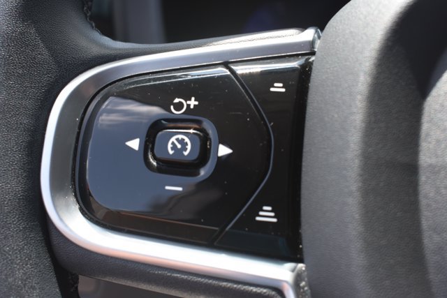 Used 2023 Volvo XC60 B5 Ultimate w/ Climate Package FWD image 22