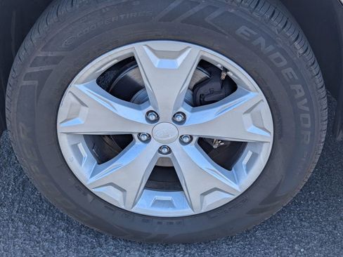 Used 2016 Subaru Forester 2.5i Premium w/ All-Weather Package AWD/4WD image 13